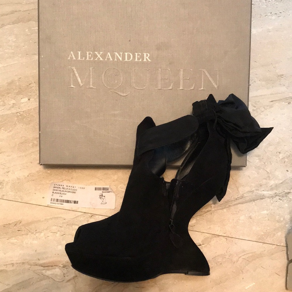 Alexander McQueen black shoe with bow Sz 9